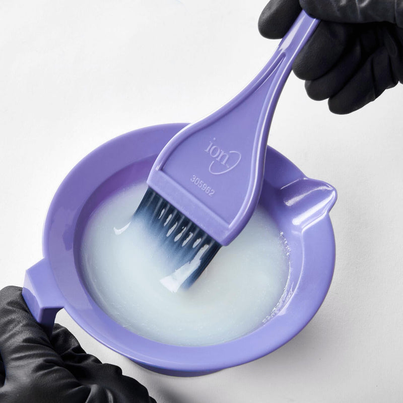 Ion Sensitive Scalp 20 Volume Creme Developer in 32 oz bottle, shown with its smooth, creamy texture for hair coloring.
